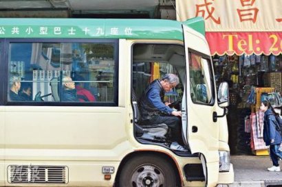 “不想听你家事” 香港小巴司机贴告示吁乘客安