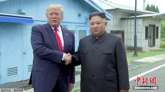 2019年6月30日下午，美国总统特朗普与朝鲜最高领导人金正恩在韩朝非军事区见面，并握手问候。