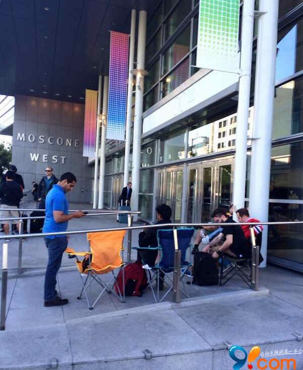 WWDC 2014排队开始 抢发布会的第一排座位?