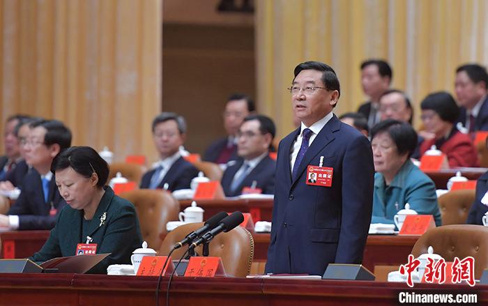 1月11日，福建省第十三届人民代表大会第三次会议在福州开幕。福建省委书记、省人大常委会主任于伟国主持会议。 /p中新社记者 张斌 摄